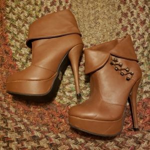 Deb Brown Faux Leather Booties Sz 7